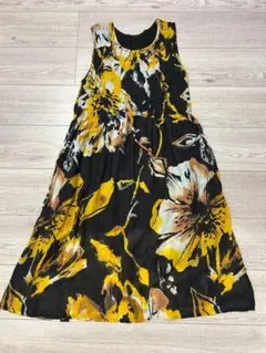インド製　シャーリング花柄ノースリーブワンピース　ミディ丈　黒×黄