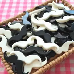 【399白黒】100個 デコパーツ ミニチュア ひげ 髭 ミックス まとめ売り