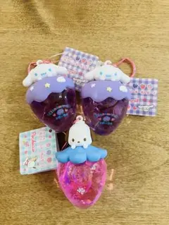 サンリオ　カラフルいちごドームキーホルダー３つセット