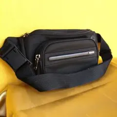 TUMI ブラック ボディバッグ 黒色ウエストポーチ トゥミ　財布や小物入れ