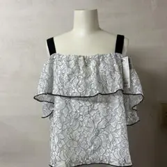 GU レースオフショルダーフリルトップス　XL 新品未使用