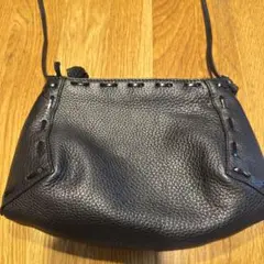 ブラックレザーサコッシュ