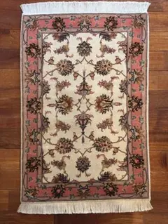 絨毯　カーペット　イラン　ハンドメイド