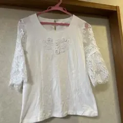 スーパービューティー 刺繍入りホワイトTシャツ レース袖