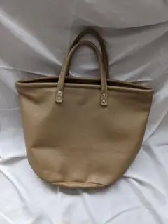クリームカンパニーのトートバッグ。