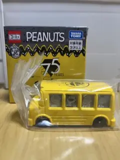 PEANUTS誕生75周年記念　ドリームトミカコレクション　スヌーピーカー