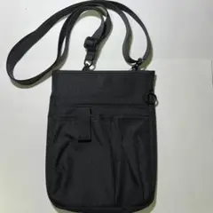 ブラックナイロンショルダーバッグ