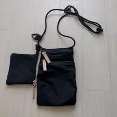 ブラック ナイロン ショルダーバッグ　スマホショルダー