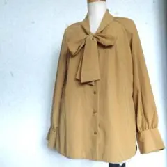 美品　キャメル タイブラウス