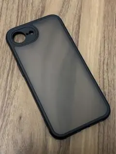 iPhone16e ケース　黒　半透明