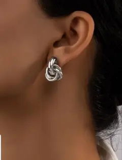 シルバー ノットデザイン ピアス