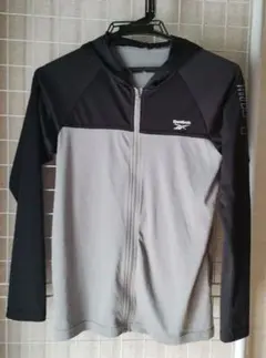 【美品】ラッシュガード 150㎝ リーボック　Reebok