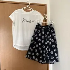 ロゴプリントTシャツと花柄スカート2点セット