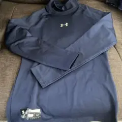 UNDER ARMOUR ネイビー 長袖アンダーシャツ YLG