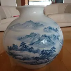 2213 藤井朱明 白磁 流水彫文 花瓶