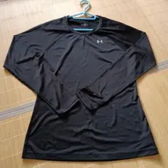 UNDER ARMOUR ブラック 長袖 アンダーシャツ MD