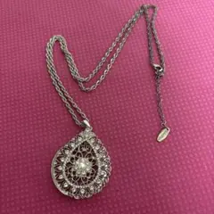 【美品】ルーペ付きネックレス　シルバー系　ジンカネヅ