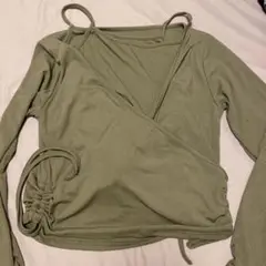 オリーブグリーン ラップスタイル長袖Tシャツ