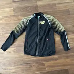 New Balance ウィンドブレーカー Mサイズ ブラック/ゴールド