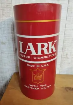 ル*ン様 昭和レトロ　赤ラーク LARK スチール缶 ゴミ箱 タバコ ブリキ 2 昭和レトロ 赤ラーク LARK スチール缶 ゴミ箱 タバコ ブリキ 2個