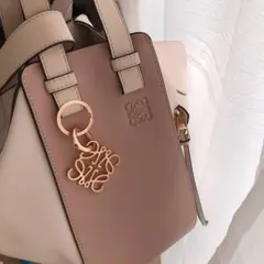 LOEWE ローズゴールド アナグラムチャーム
