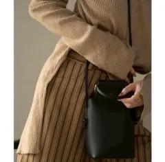 Amiur エミレ bucket handle bag black