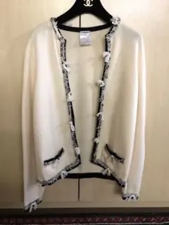 Chanel 白のフリンジ カシミヤカーディガン