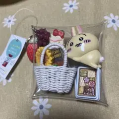 ミニ詰めポーチホルダー ちいかわ、いちごチャーム、クッキー缶