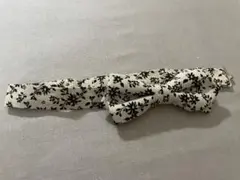ベージュと黒の花柄ボウタイ　結婚式　アールイズ　蝶ネクタイ