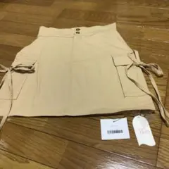 リボンカーゴミニスカート。
