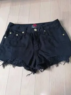 ダメージ加工ショートパンツ　ダチュラ　DaTuRa