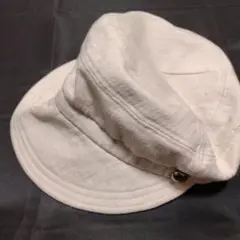ベージュ ボタン付きキャスケット
