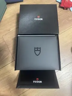 チュードル　箱
