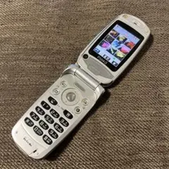 美品 レア ドコモ P504iS ホワイト ガラケー B'z 着メロ 携帯 アウトレット ショップスマホ・タブレット・パソコン - 美品