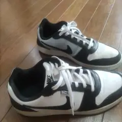 Nike ホワイト/ブラック スニーカー 黒 白