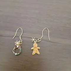 クリスマスリースとジンジャーブレッドマンピアス