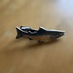 魚型 ネクタイピン 金属製