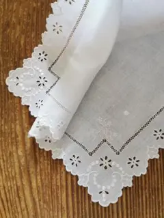 アンティーク フランス マリー花刺繍 オープンカットワーク アイレット ハンカチ