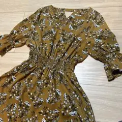フリーズマート　ロングワンピース カラシ色　花柄