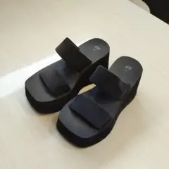 H&M♥️人気完売　コンフォート厚底サンダル　ブラック
