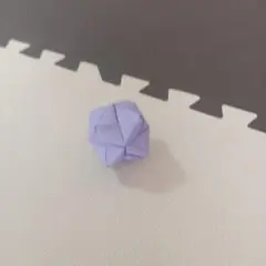 紫の折り紙球体
