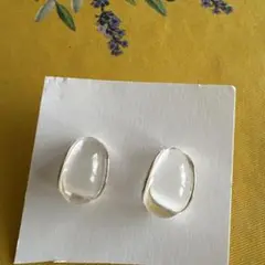 クリアーピアスになります。