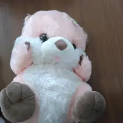 ピンクのラッコのぬいぐるみ