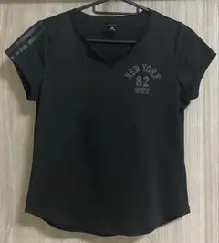 DANSKIN ブラック Vネックシャツ NEW YORK 82