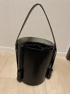 Josephバケツ型黒牛革バッグ