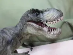 肉食恐竜リアルフィギュア　ティラノサウルス（緑縞模様）33㎝！BIG！
