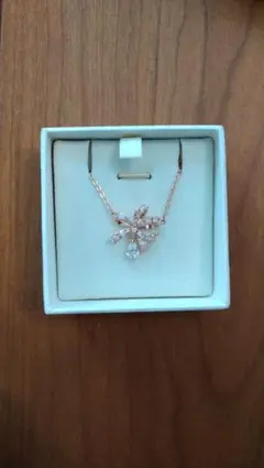 スワロフスキー　volta　ネックレス