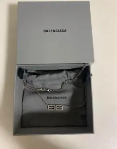 バレンシアガ　BBアイコンネックレス　ロゴプレート　シルバー