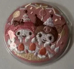 サンリオ マイメロディ クロミ シークレット 刺繍缶バッジ ビスケット カバー付