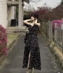 シーン　花柄ワンピース